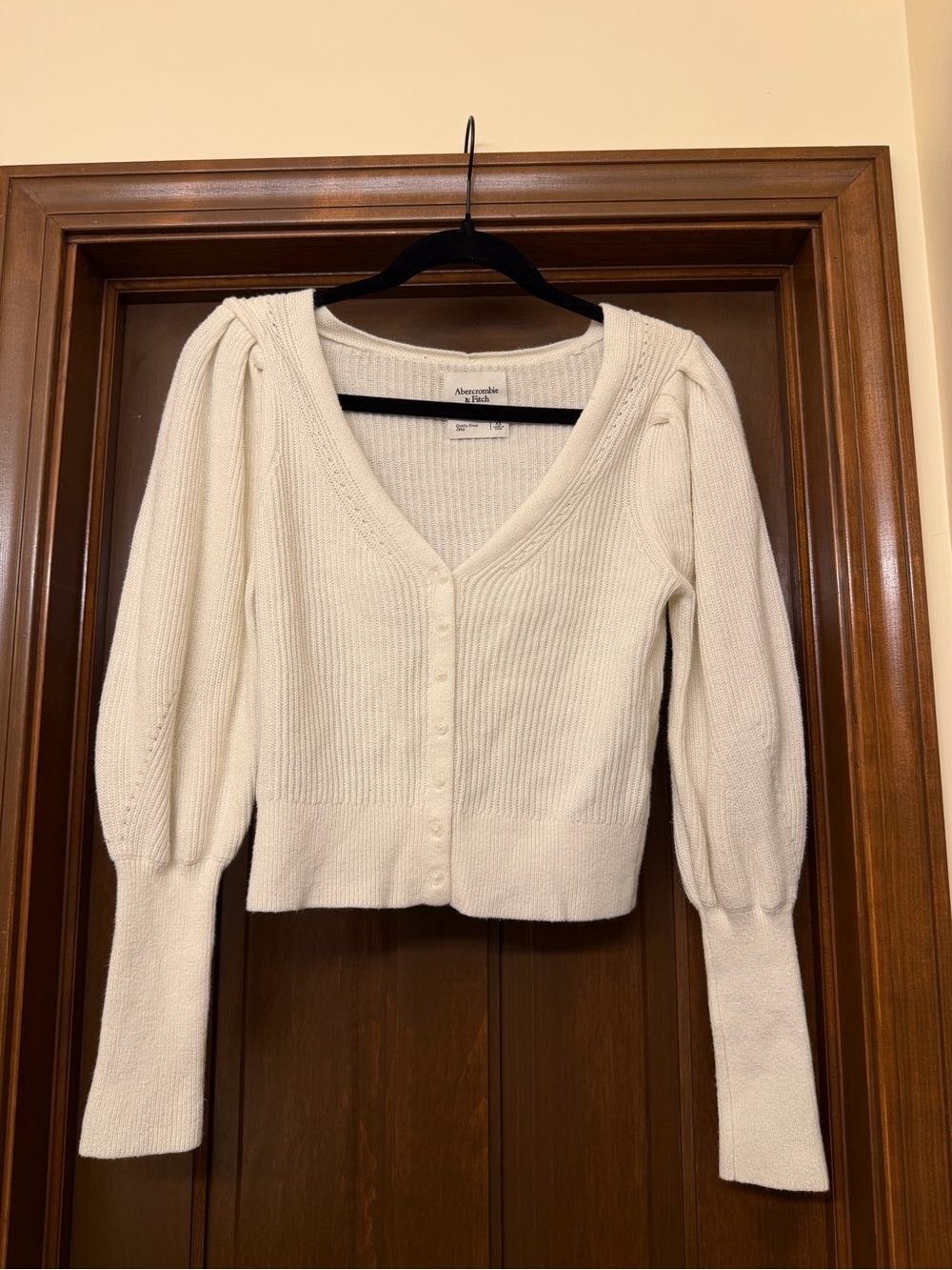 Abercrombie & Fitch Ivory Ribbed V-Neck Button Cardigan